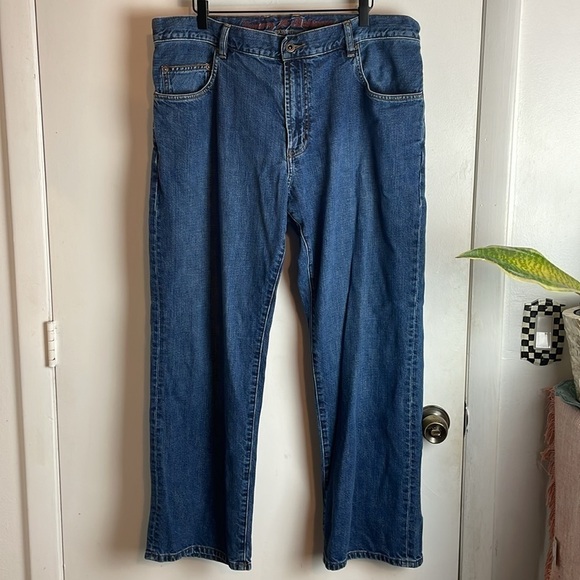 Tommy Bahama Easy Fit Straight Leg Jeans 38W 30L - Picture 3 of 13